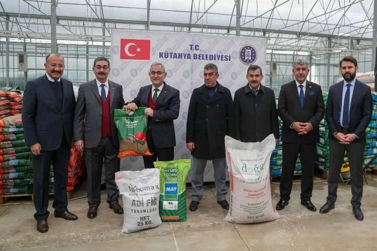 Kütahya üreticilere 26 bin kilogram tohum desteği sağladı haberinin görseli