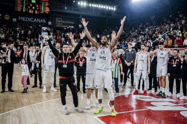 Pınar Karşıyaka, galibiyete doymuyor haberinin görseli