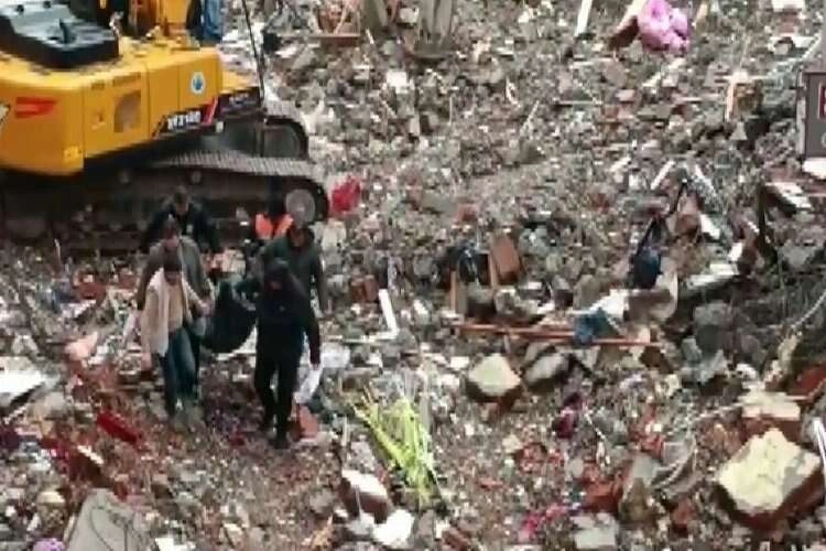 Adıyaman'da 42. günde enkazdan 1 cansız beden daha çıkarıldı haberinin görseli