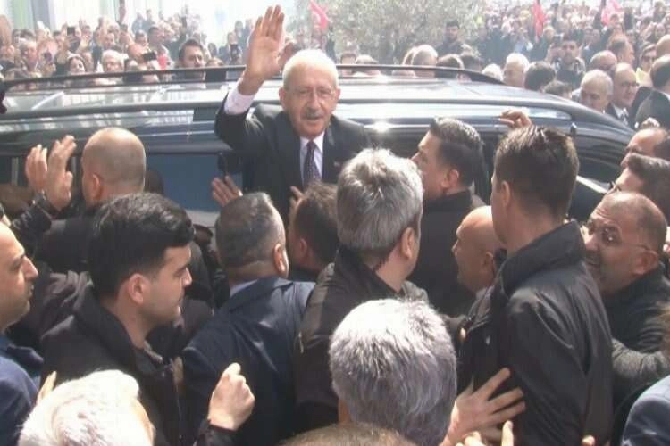 İzmir'de Kılıçdaroğlu'na coşkulu karşılama haberinin görseli