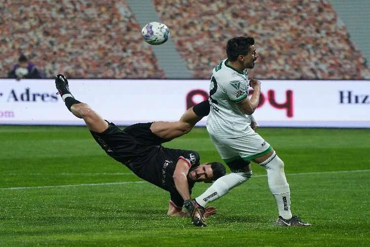 Denizlispor, İstanbul'dan puansız dönüyor haberinin görseli