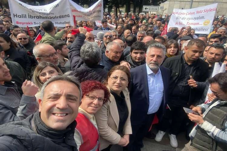 Bayraklı bin kişi ile alanda haberinin görseli