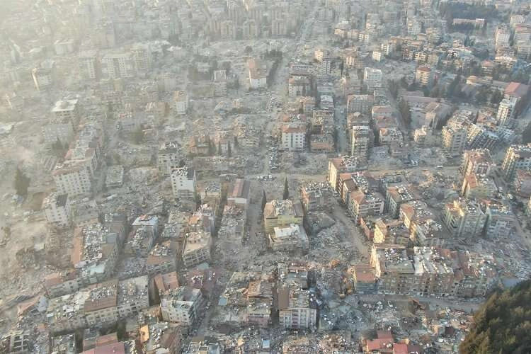 Depremlerde hayatını kaybedenlerin sayısı 50 bini geçti  haberinin görseli