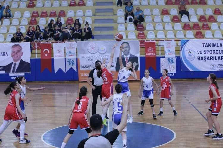 Basketbol bölgesel maçları Denizli’de yapılacak haberinin görseli