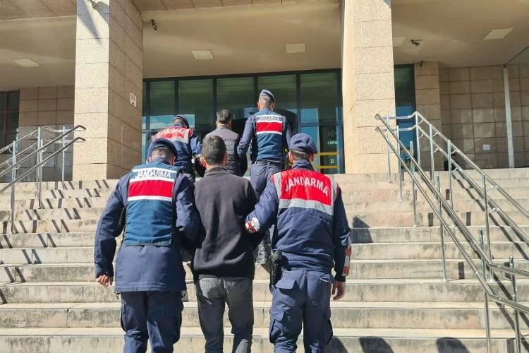 Buca'da operasyon: 3 gözaltı haberinin görseli