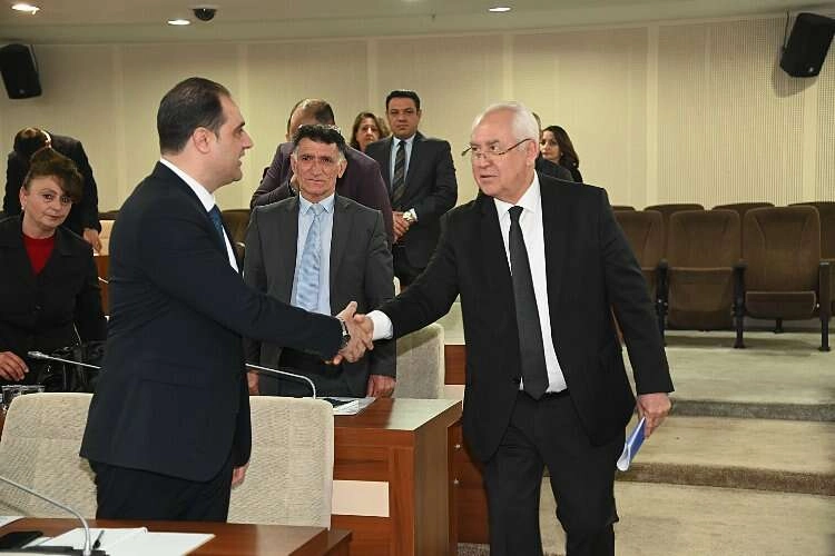 Karabağlar'da muhtarlar toplantısı devam ediyor haberinin görseli