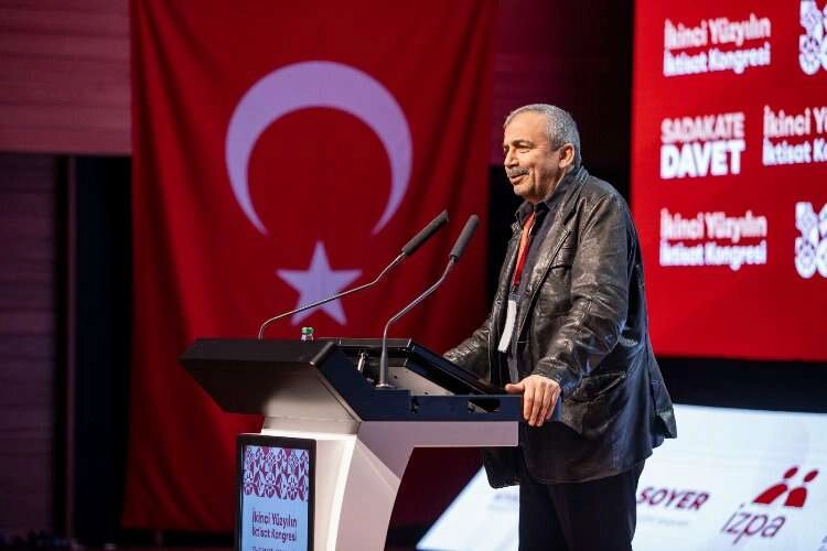 Sırrı Süreyya Önder, İzmir'de konuştu haberinin görseli
