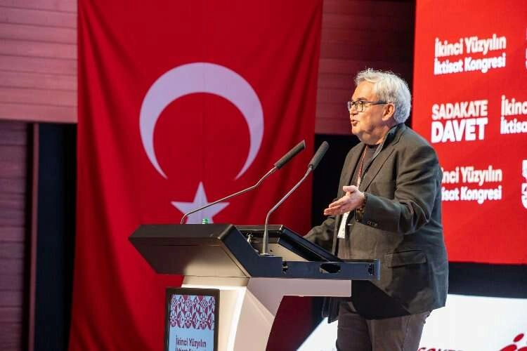 Güven Sak: Adil yaşamı tasarlamamız gerekiyor haberinin görseli
