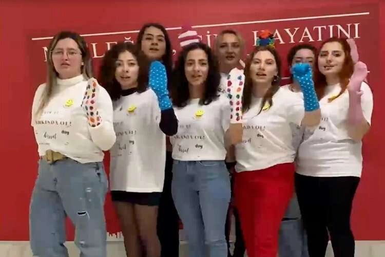 İzmirli öğrenciler “rengini” belli etti haberinin görseli