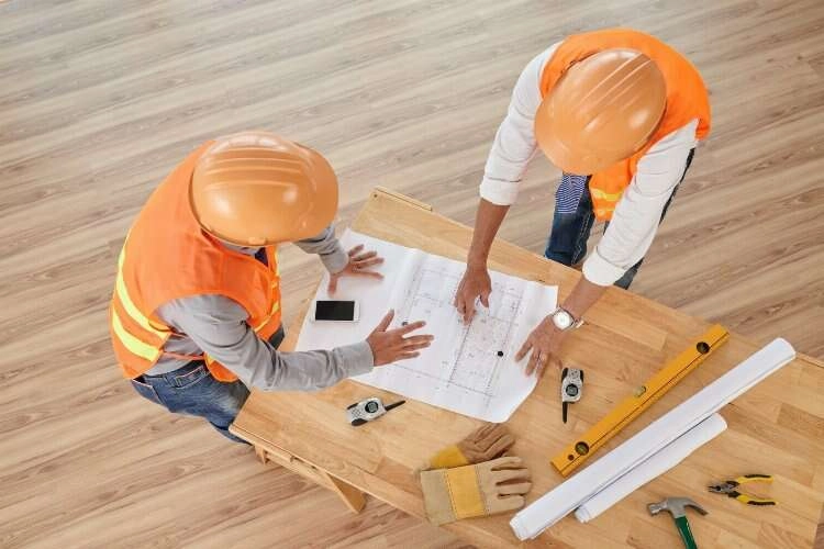 Çatıya eklenen yük binada risk oluşturur haberinin görseli