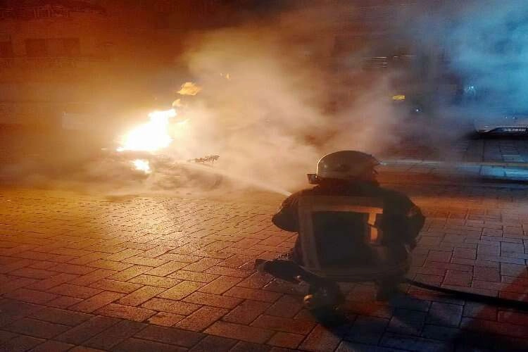 Manisa'da bir motosiklet alevler içinde kaldı haberinin görseli