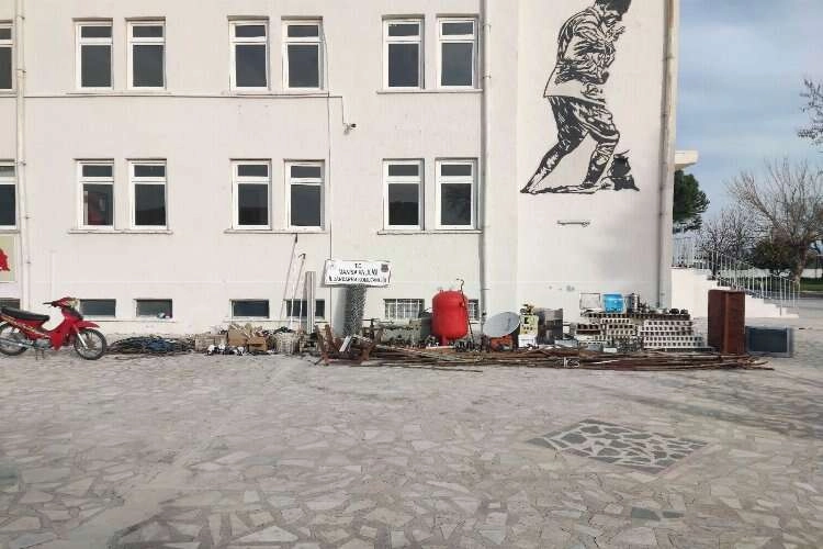 Manisa'da çalmadık bir şey bırakmadı haberinin görseli