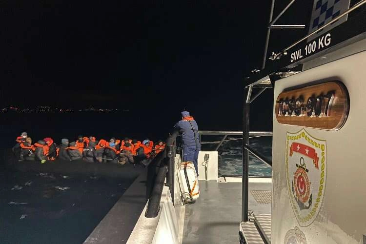 Dikili ve Çeşme açıklarında göçmen hareketliliği haberinin görseli