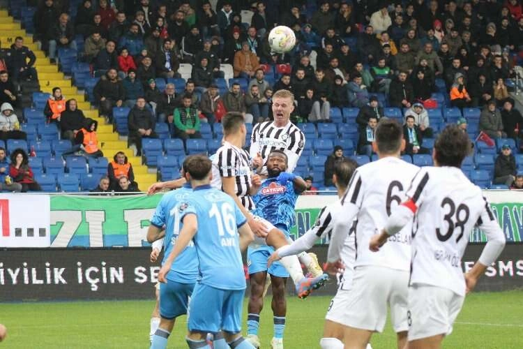 Altay’ın savunma oyuncusu Eric Björkander siftah yaptı haberinin görseli