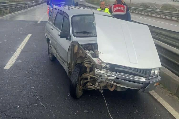 Kontrolü kaybetti bariyerlere çarptı haberinin görseli