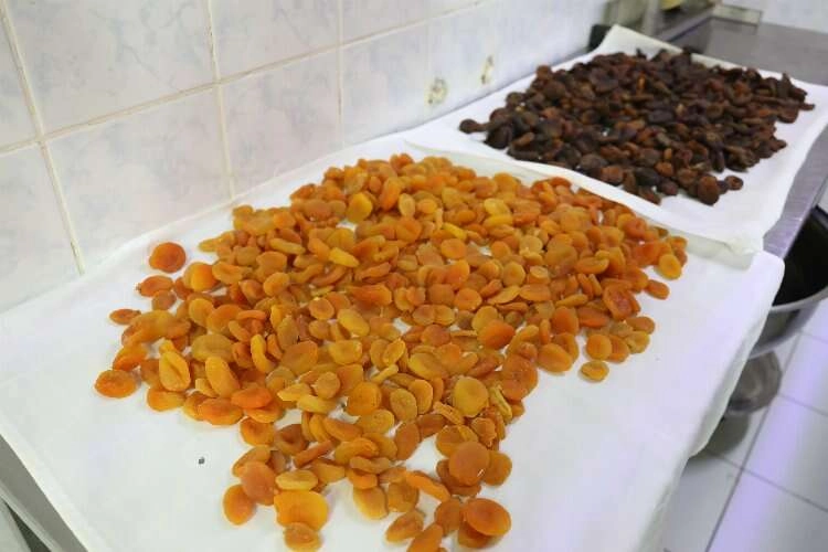 Depremzede üreticilerden ihtiyaç sahiplerine haberinin görseli