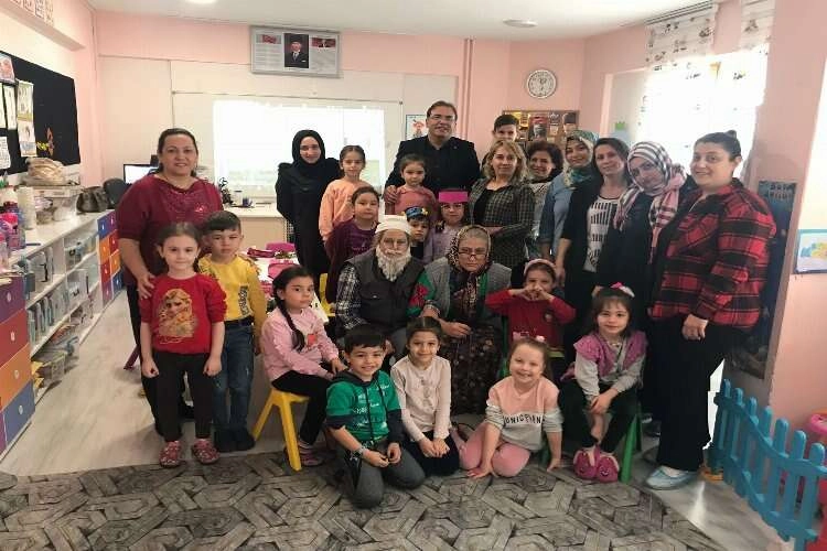 Makyajla bir saatte 50 yaş yaşlandılar haberinin görseli