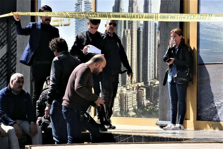 Kurşun yağmuruna tutulan kadının katili her yerde aranıyor haberinin görseli