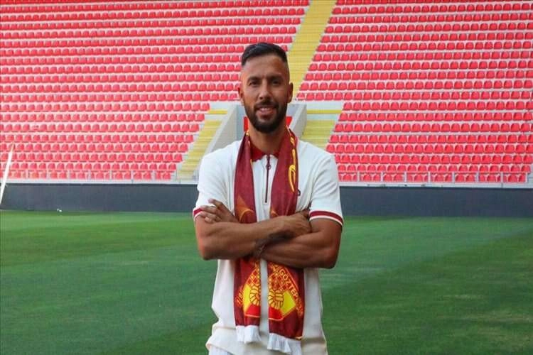 Yasin Öztekin tekrardan sahalara geri dönüyor haberinin görseli