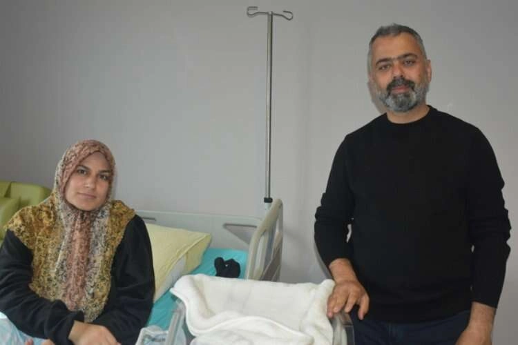 Depremin gölgesinde gelen hediye haberinin görseli