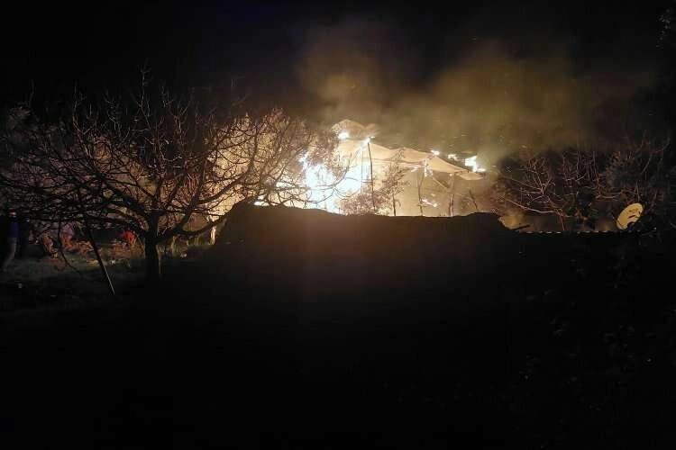 İzmir'de alevler geceyi aydınlattı haberinin görseli