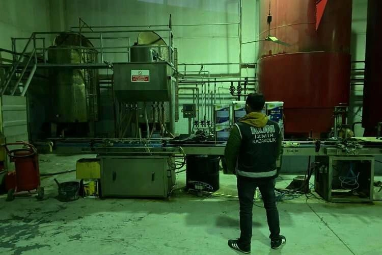 Fabrikada 254 ton kaçak akaryakıt ele geçirildi haberinin görseli