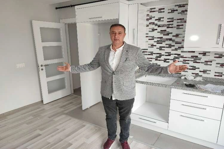 Evine dönen depremzede hayatının şokunu yaşadı haberinin görseli