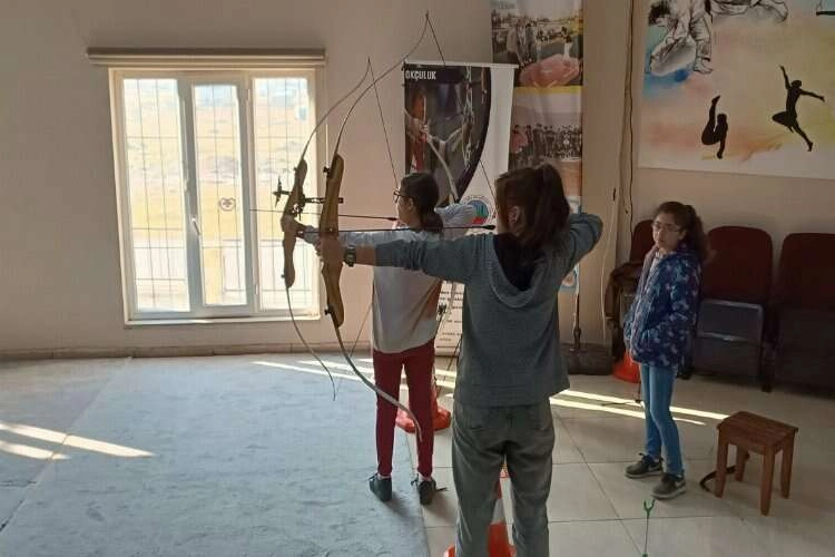 Depremzede çocuklar, Siirt belediyesi spor tesislerinde spor ile buluşuyor haberinin görseli