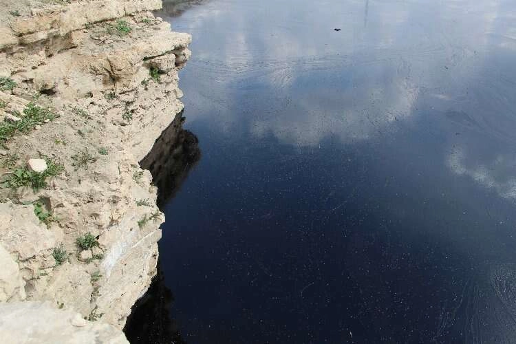 Batman Çayı ve Dicle Nehri siyaha büründü