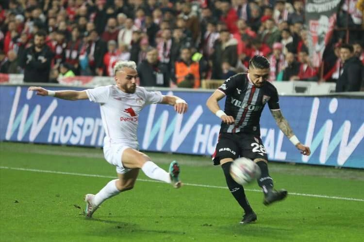 Altınordu deplasmanda kayıp haberinin görseli