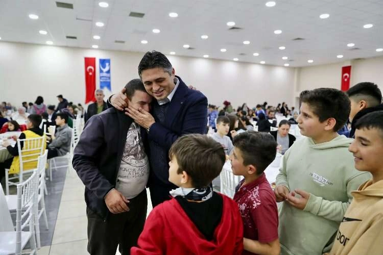 Aliağalılar ilk iftarda bir araya geldi haberinin görseli