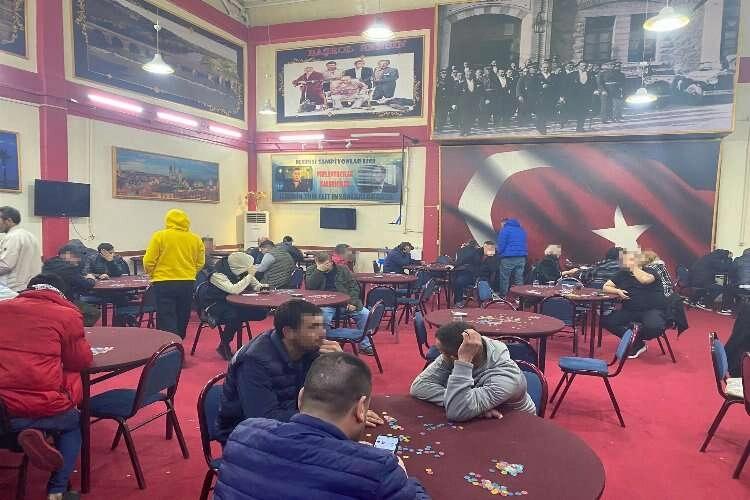 İzmir'de kumarhanelere operasyon! haberinin görseli