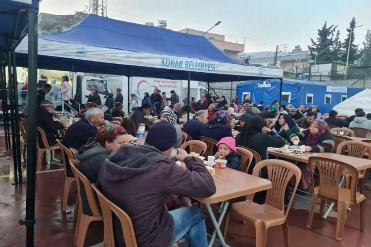 Konak’tan çadır kentte ilk iftar