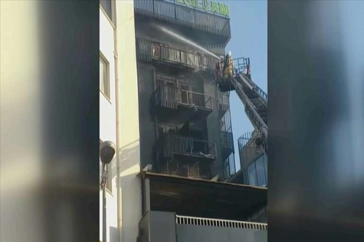 İstanbul'da otel yangını: Hayatını kaybedenler var haberinin görseli