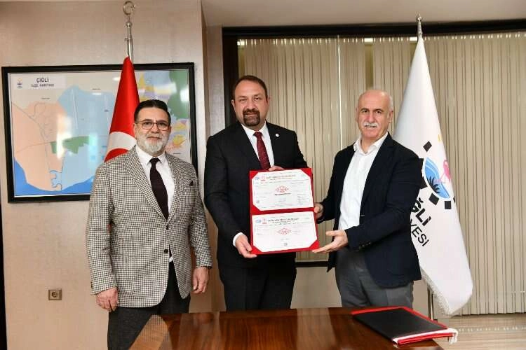Çiğli Belediyesi’nin hizmet kalitesi tescillendi haberinin görseli