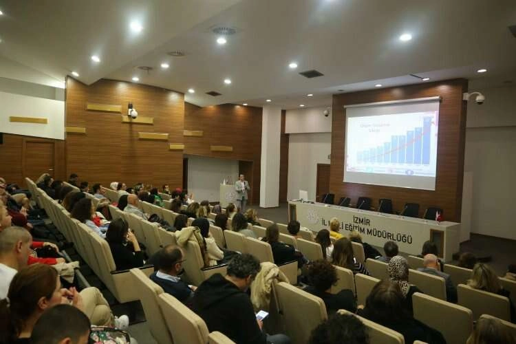 İzmir'de “Özel Gereksinimli Çocuklar Semineri” haberinin görseli