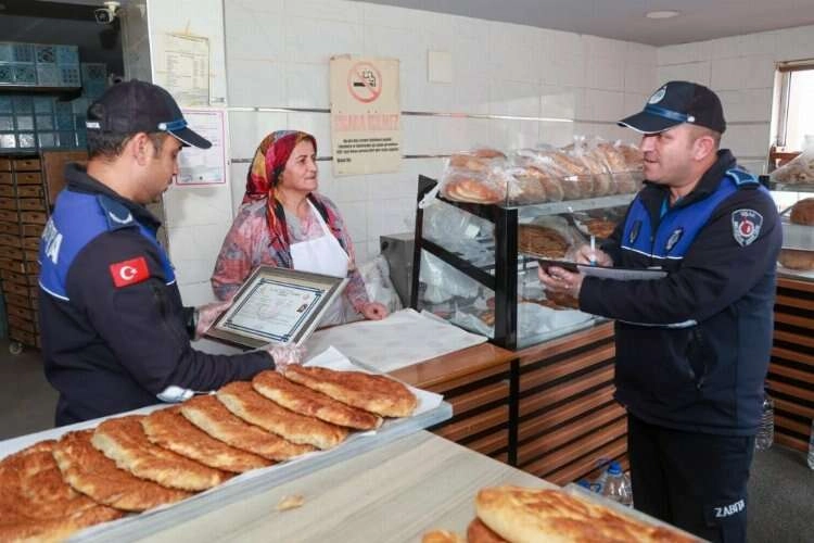 Uşak'ta zabıtalardan pide denetimi haberinin görseli