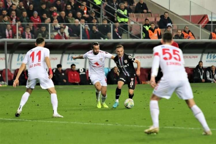 Altınordu, dış sahada yokları oynuyor haberinin görseli