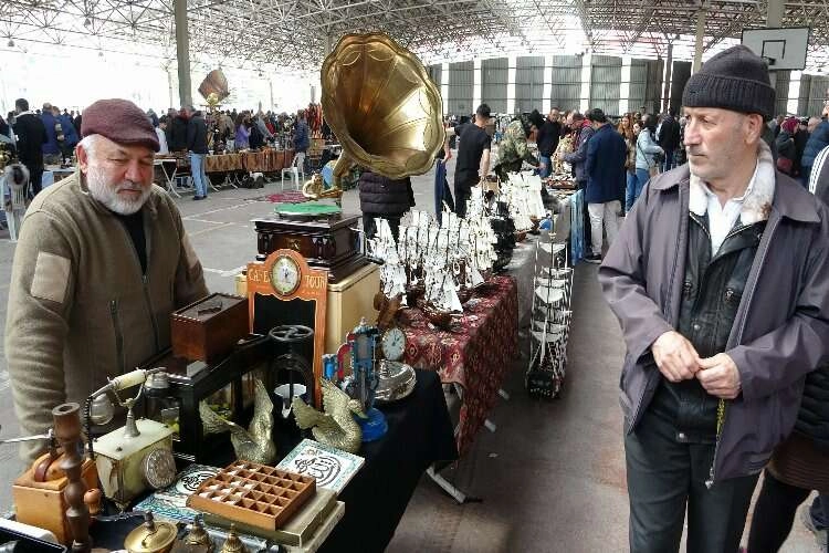 Antika tutkunları bu pazarda buluşuyor haberinin görseli