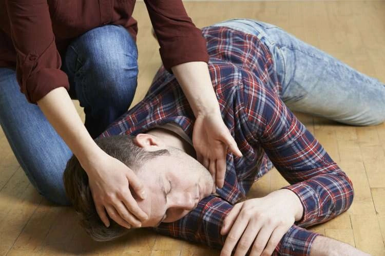Epilepsi hastalarına ilk müdahaleye dikkat! haberinin görseli