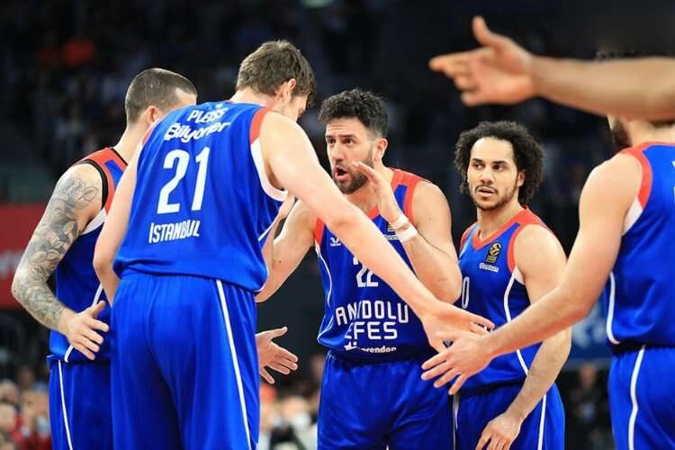 Anadolu Efes, Olimpia Milano'yu misafir ediyor haberinin görseli