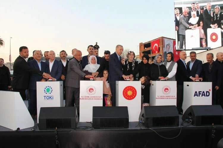 Adıyaman'da 4 bin 431 konutun temeli atıldı haberinin görseli
