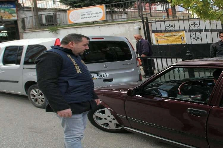 Aranması bulunan şahıslar polisten kaçamadı haberinin görseli