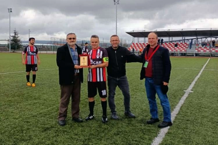 Futbolcu Ömer Bozbey jübilesini gerçekleştirdi. haberinin görseli
