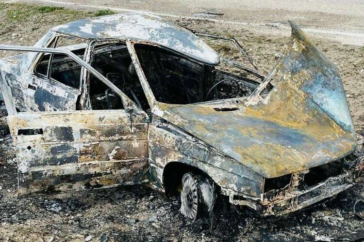 Alevler içindeki aracın sürücüsü son anda kurtuldu haberinin görseli