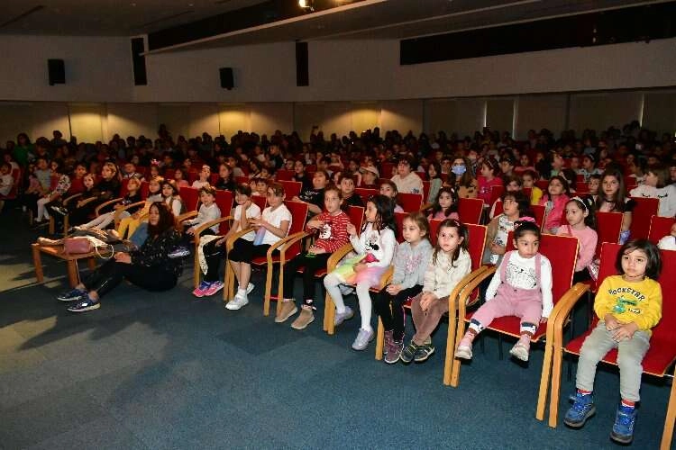 Balçova’da Tiyatro Haftası Kutlandı haberinin görseli