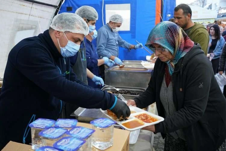 Başkan Oran iftar sonrasında vatandaşlarla bir araya geldi