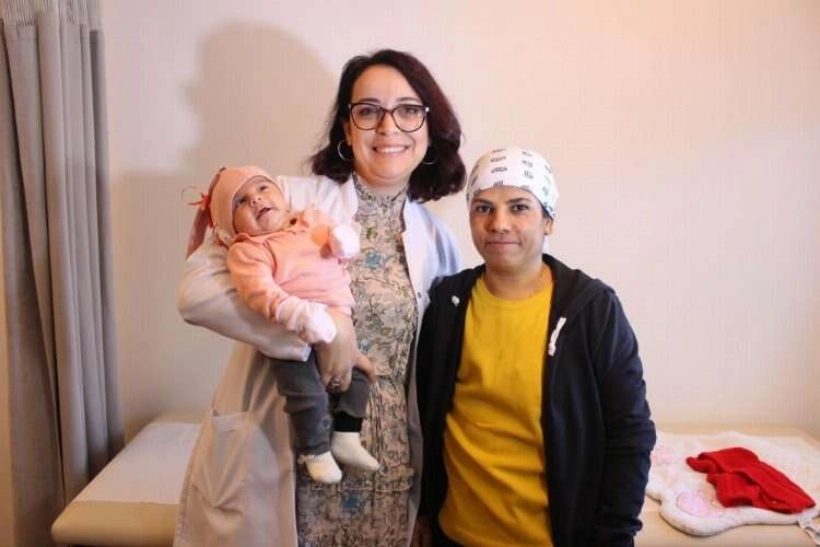 Doğuma sonlandırılma kararı verildi: Anne-kız, yaşamak için “Diren”di haberinin görseli
