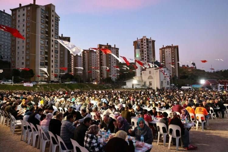 Denizliler, iftar sofrasında buluştu haberinin görseli