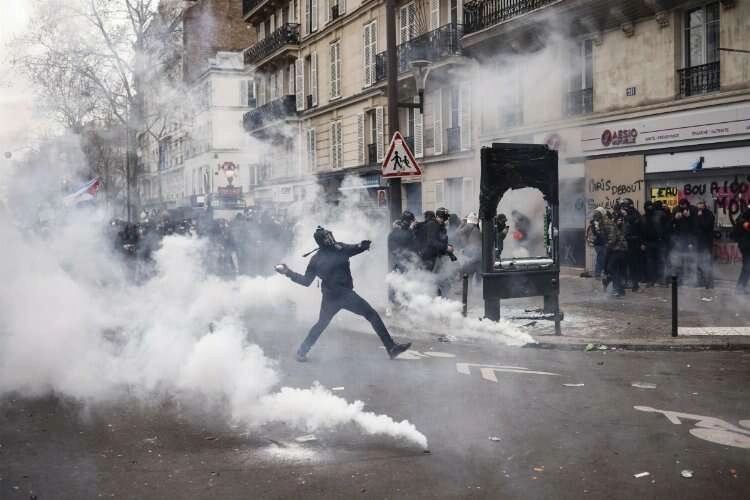Fransa'da protestolar sürüyor: 27 gözaltı haberinin görseli